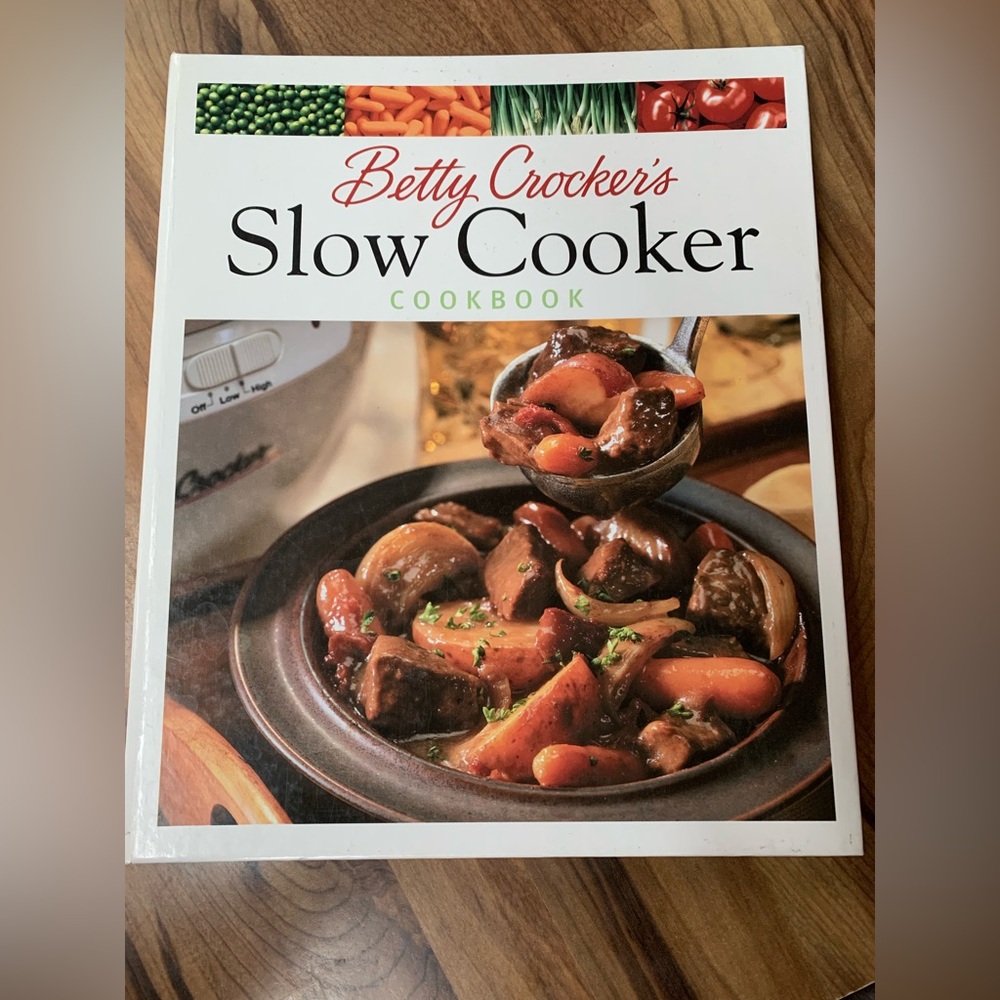 Betty Crocker’s Slow Cooker Cookbook – First Edition, Spiral Bound (1999) Nice